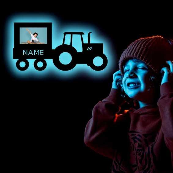 LEON - FOLIEN Traktor mit Bilderrahmen RGB Farbwechsel Schlummerlicht - Mit 16 LED Farben personalisiert Wunschnamen Geschenk